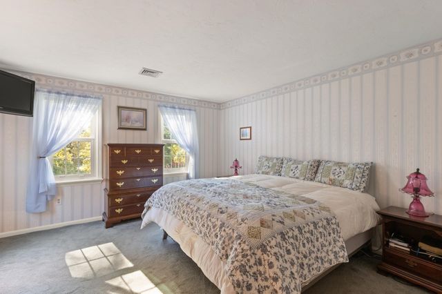 4 Stratford Ln, Easton, MA 02356