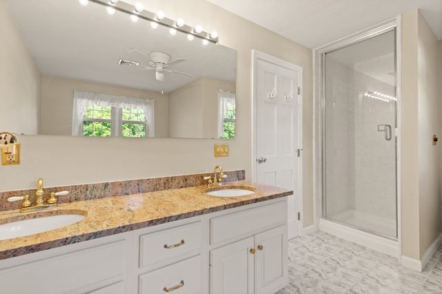 4 Stratford Ln, Easton, MA 02356
