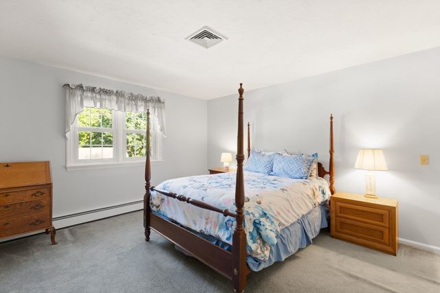 4 Stratford Ln, Easton, MA 02356