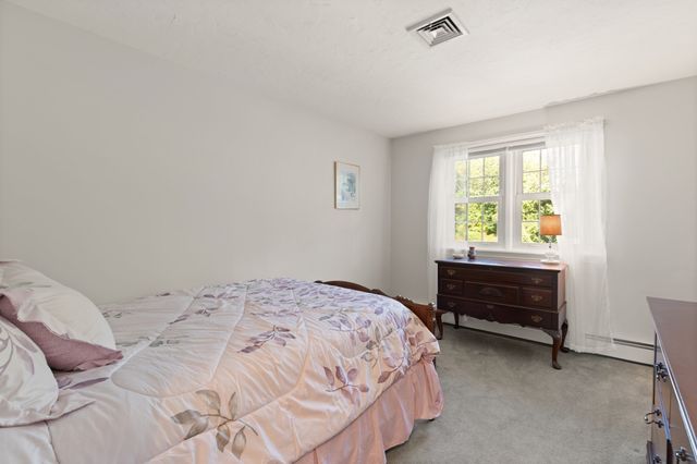 4 Stratford Ln, Easton, MA 02356