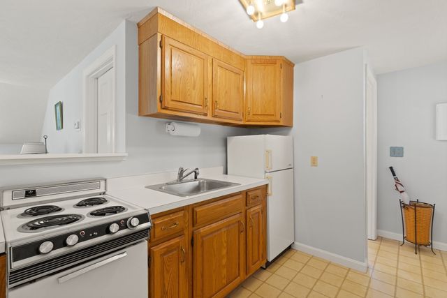 4 Stratford Ln, Easton, MA 02356