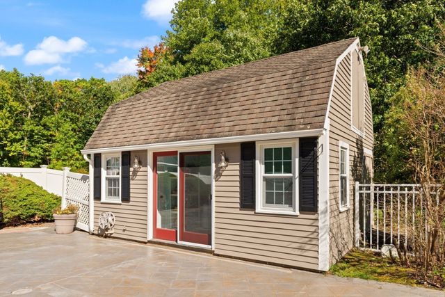 4 Stratford Ln, Easton, MA 02356
