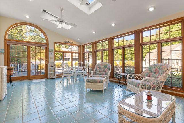 4 Stratford Ln, Easton, MA 02356