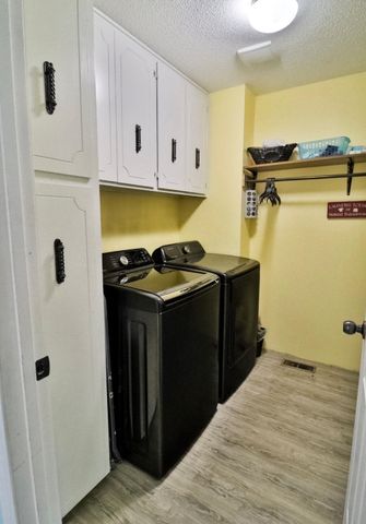 600 E Allen St, Valley Center, KS 67147