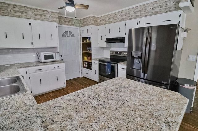 600 E Allen St, Valley Center, KS 67147