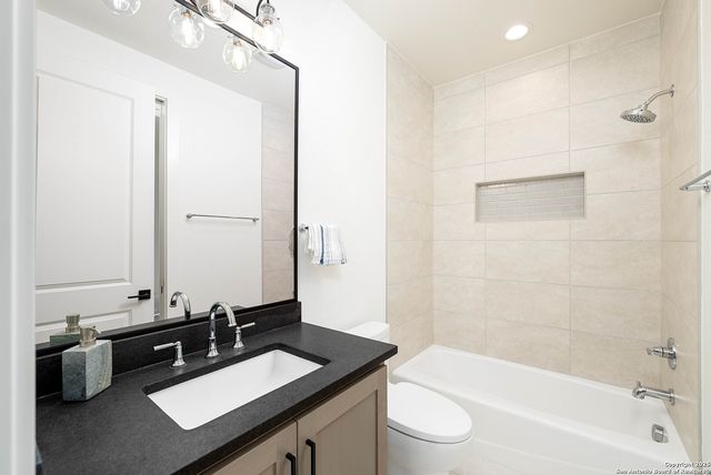 24351 Tres Arroyos, San Antonio, TX 78255