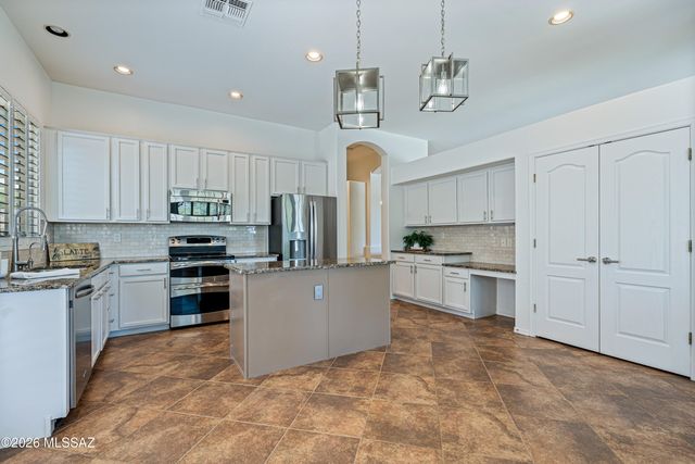 7703 W Talavera Way, Tucson, AZ 85743