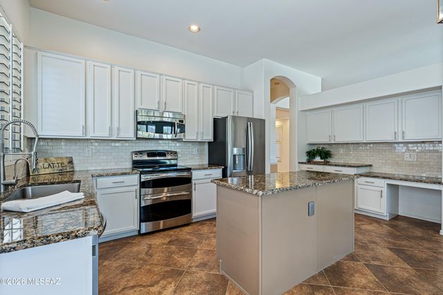 7703 W Talavera Way, Tucson, AZ 85743