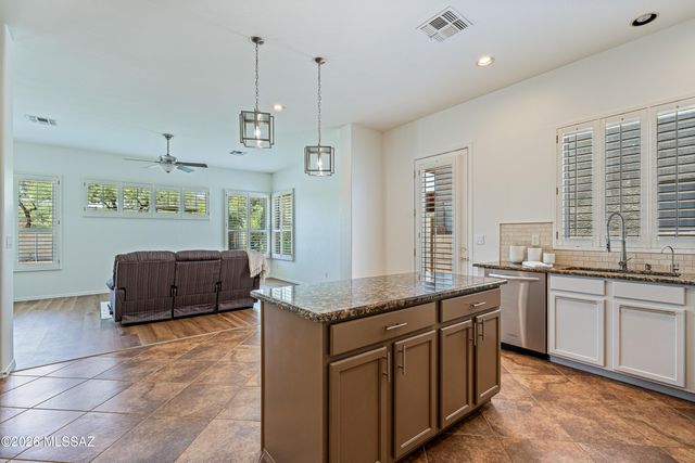 7703 W Talavera Way, Tucson, AZ 85743