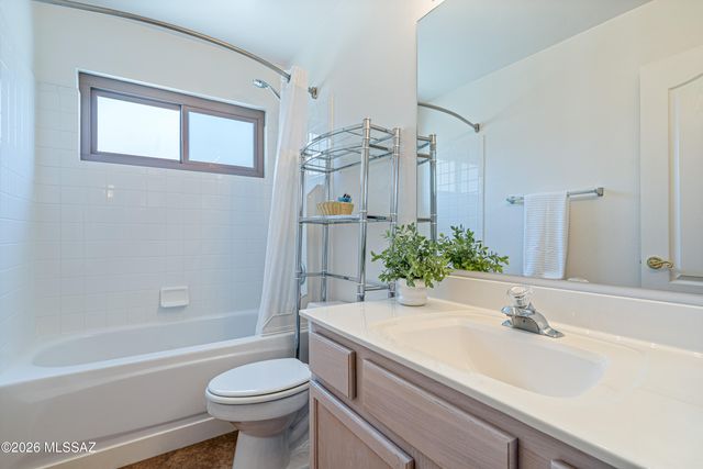 7703 W Talavera Way, Tucson, AZ 85743