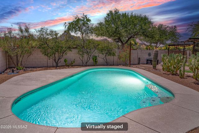 7703 W Talavera Way, Tucson, AZ 85743