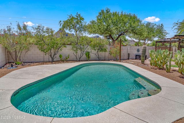 7703 W Talavera Way, Tucson, AZ 85743
