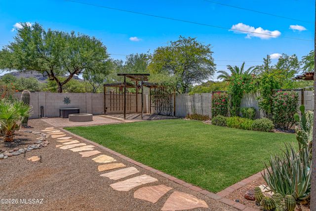 7703 W Talavera Way, Tucson, AZ 85743