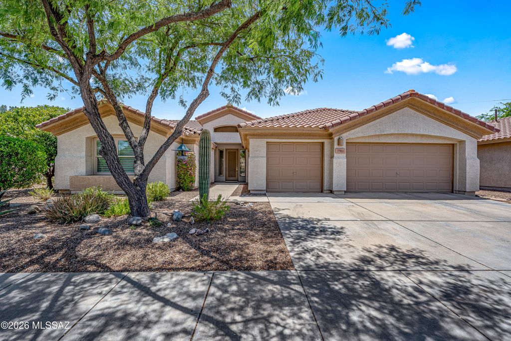 7703 W Talavera Way, Tucson, AZ 85743