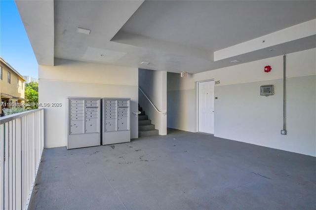 1620 NW 18th St 104, Miami, FL 33125