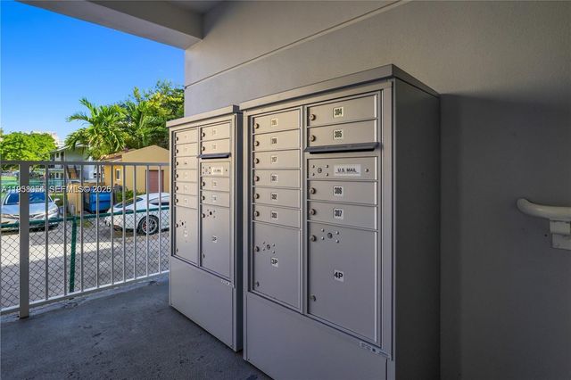 1620 NW 18th St 104, Miami, FL 33125