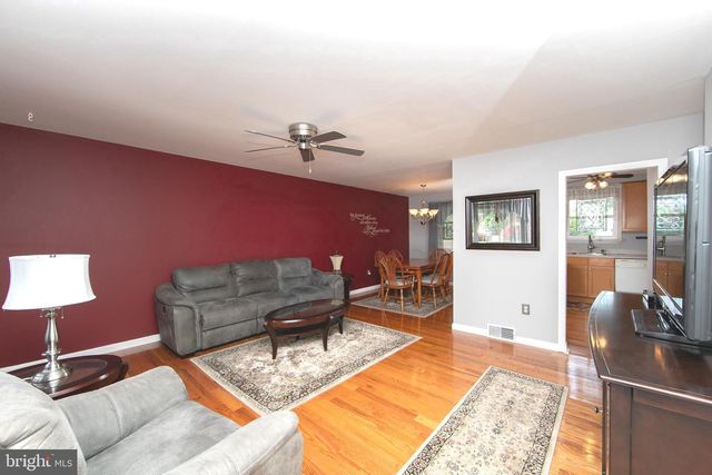 108 W HENRY ST, Palmyra, NJ 08065