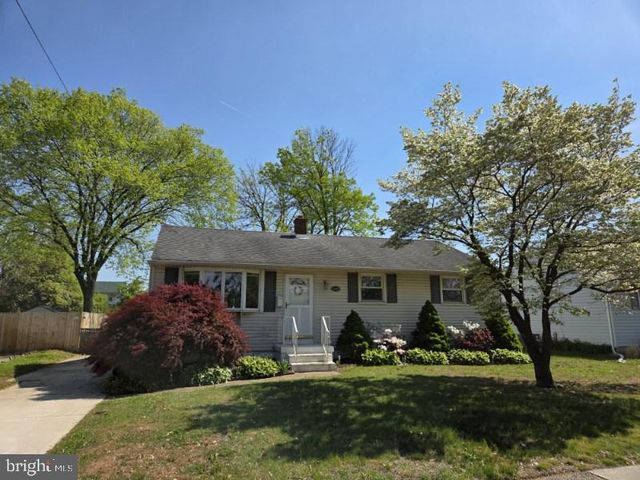 108 W HENRY ST, Palmyra, NJ 08065