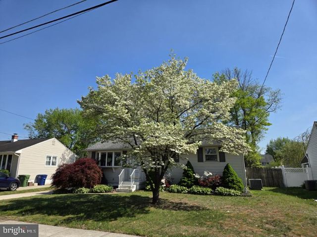 108 W HENRY ST, Palmyra, NJ 08065