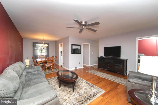 108 W HENRY ST, Palmyra, NJ 08065