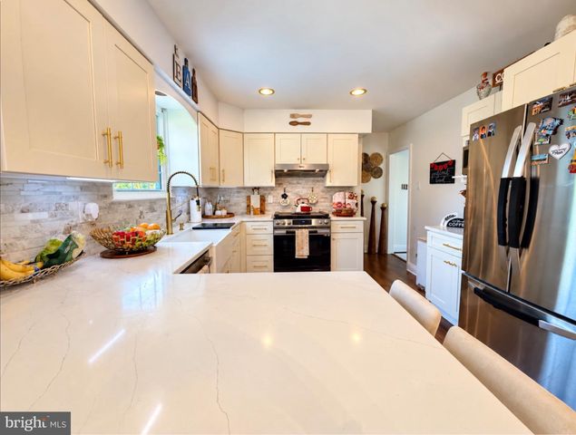 340 RIDGE AVE, Blackwood, NJ 08012