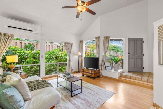 1479 Kanapuu Drive, Kailua, HI 96734