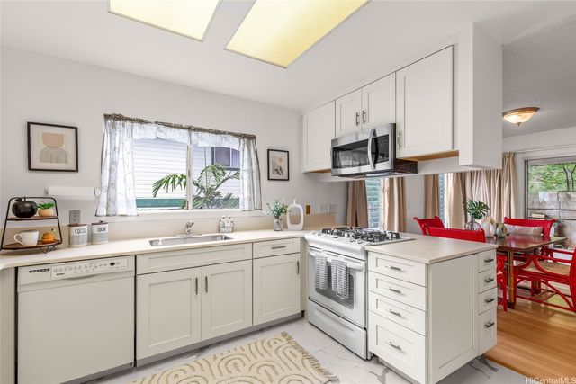 1479 Kanapuu Drive, Kailua, HI 96734