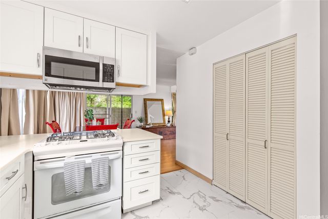 1479 Kanapuu Drive, Kailua, HI 96734