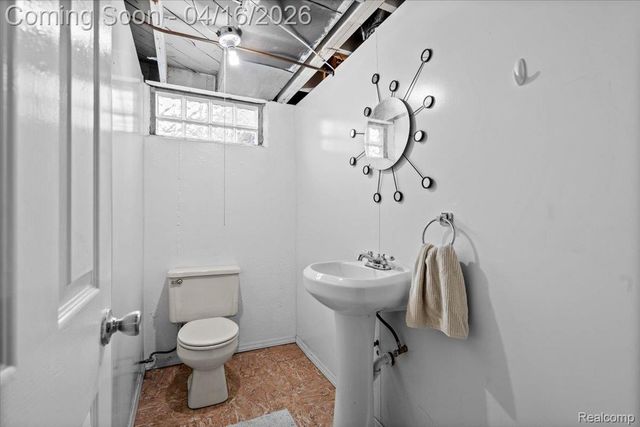 21330 Caledonia Avenue, Hazel Park, MI 48030