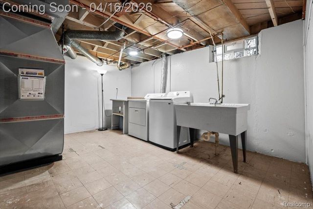 21330 Caledonia Avenue, Hazel Park, MI 48030