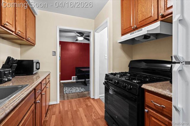 21330 Caledonia Avenue, Hazel Park, MI 48030