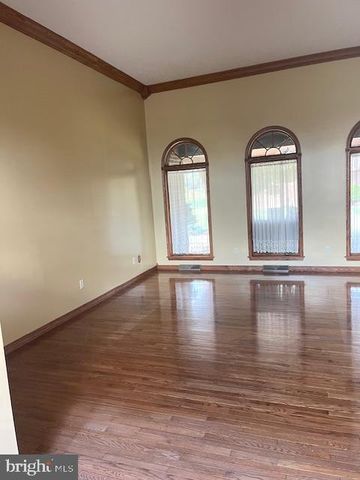 1687 THATCHER RD, Martinsburg, WV 25403