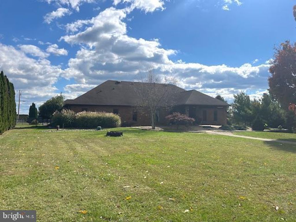 1687 THATCHER RD, Martinsburg, WV 25403