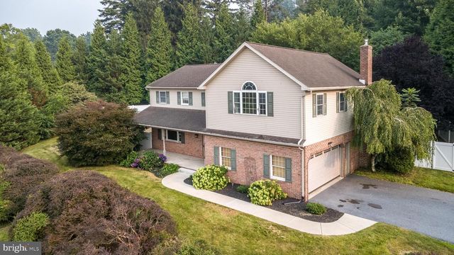 1328 EDGEWOOD DR, East Earl, PA 17519