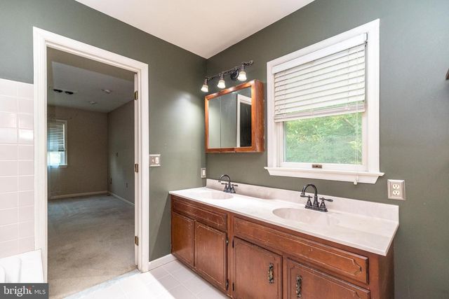 1328 EDGEWOOD DR, East Earl, PA 17519