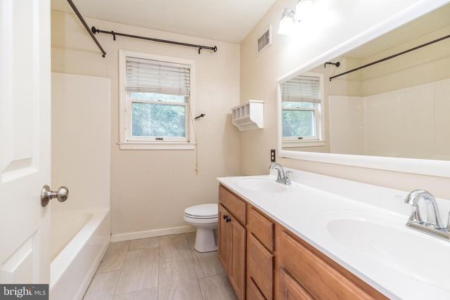 1328 EDGEWOOD DR, East Earl, PA 17519