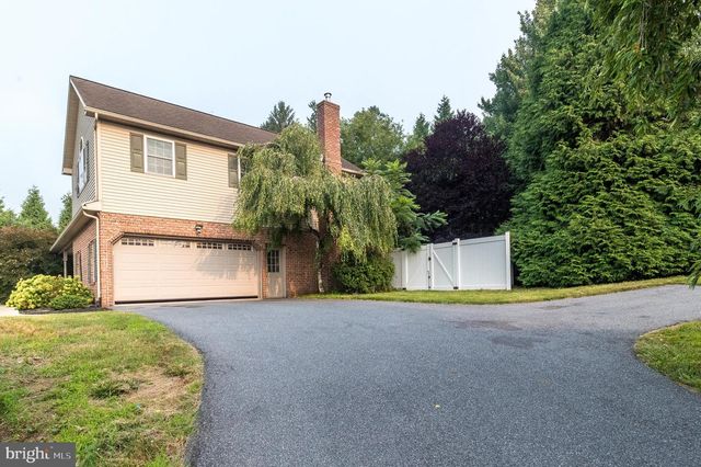 1328 EDGEWOOD DR, East Earl, PA 17519