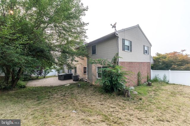 1328 EDGEWOOD DR, East Earl, PA 17519