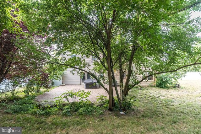 1328 EDGEWOOD DR, East Earl, PA 17519