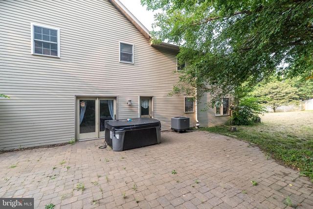 1328 EDGEWOOD DR, East Earl, PA 17519