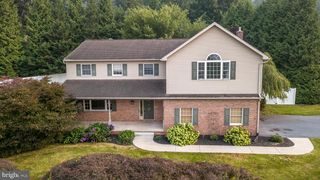 1328 EDGEWOOD DR, East Earl, PA 17519