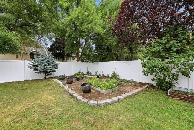 7311 N PERRY St, Spokane, WA 99217
