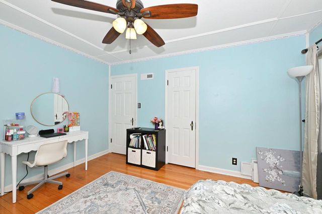 10518 W Spring Green ROAD, Greenfield, WI 53228