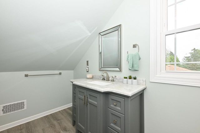 10518 W Spring Green ROAD, Greenfield, WI 53228