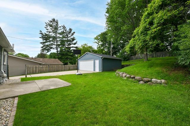 10518 W Spring Green ROAD, Greenfield, WI 53228