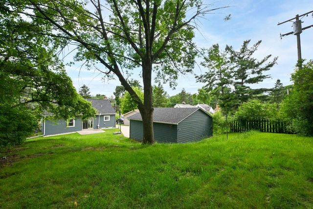 10518 W Spring Green ROAD, Greenfield, WI 53228