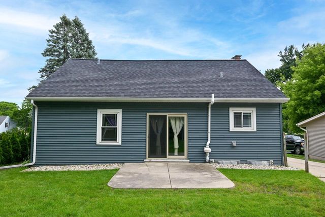 10518 W Spring Green ROAD, Greenfield, WI 53228