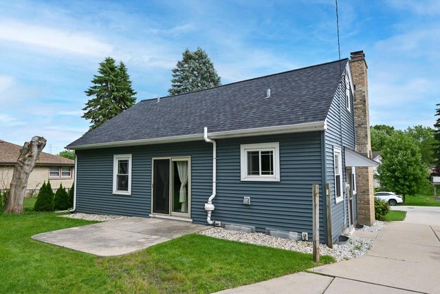 10518 W Spring Green ROAD, Greenfield, WI 53228