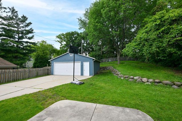 10518 W Spring Green ROAD, Greenfield, WI 53228