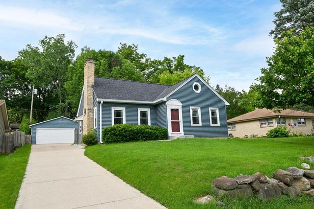 10518 W Spring Green ROAD, Greenfield, WI 53228